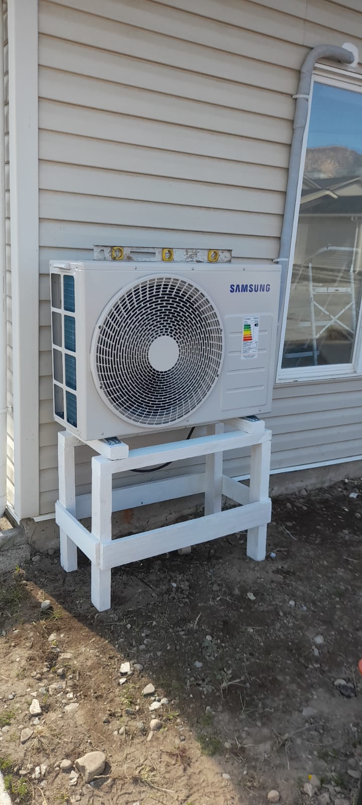 Instalación de unidad exterior de aire acondicionado en Coyhaique